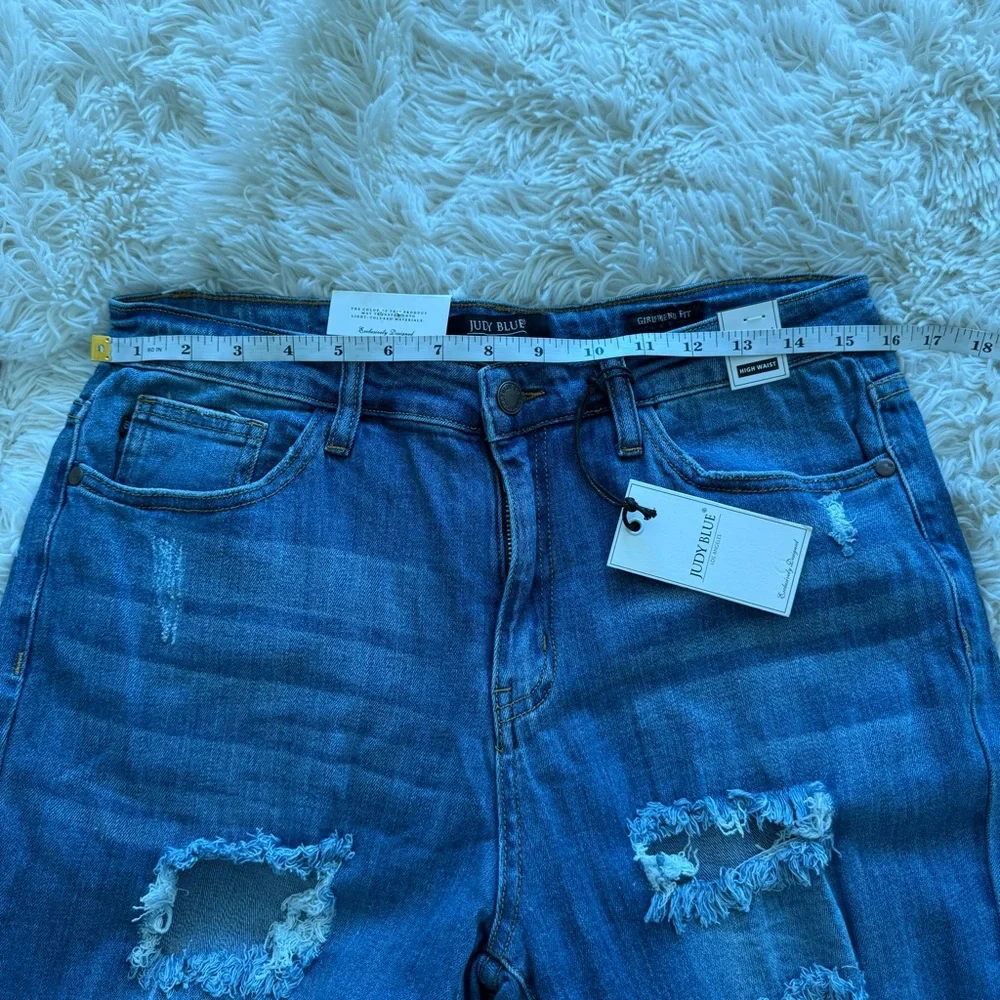 NWT Judy Blue Distressed Girlfriend Fit Light Blue Wash Jeans Size 11/30